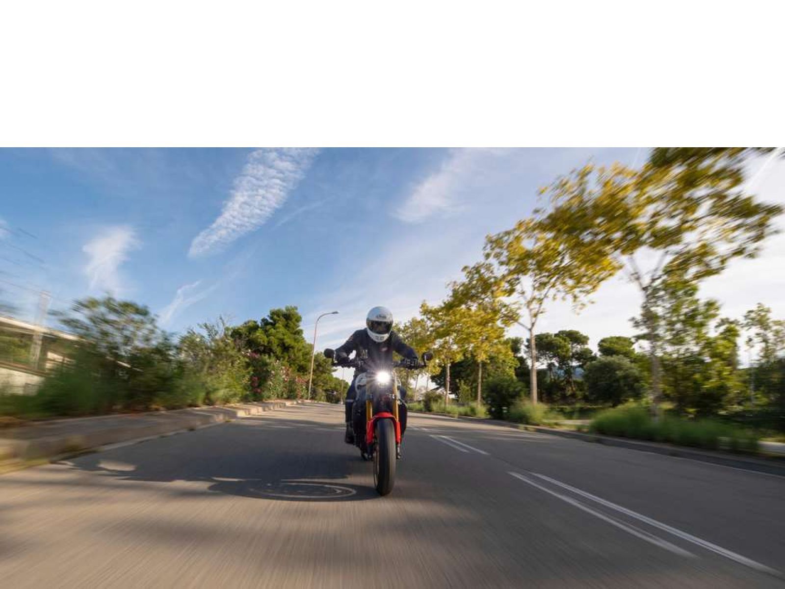 Мотоцикл YAMAHA XSR 900 (Legend Red) 2024